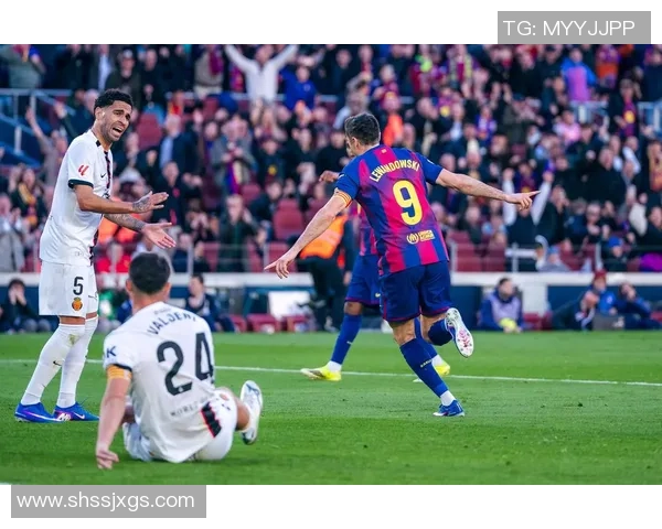 足总杯激战巴黎圣日耳曼轻取巴萨红牌事件引发全场热议与十大精彩进球回顾