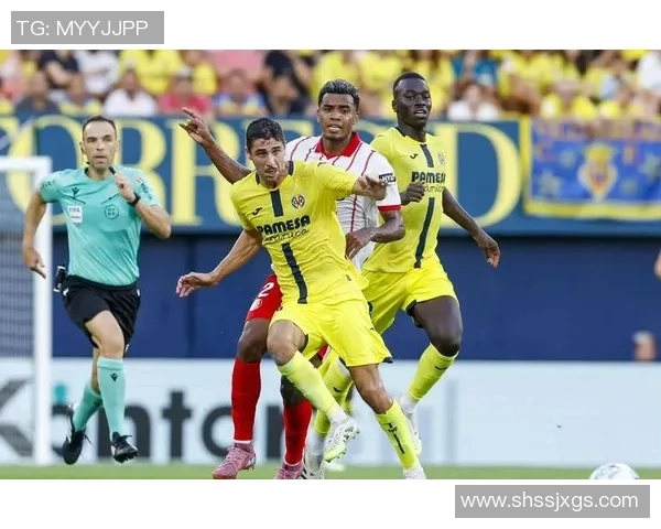 西甲激战：多特蒙德完胜里昂补时进球点燃全场激情